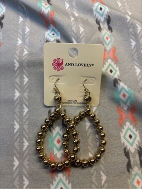 🧿NWT And Lovely Gold Beaded Teardrop Earrings